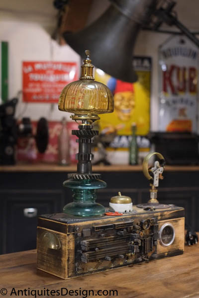 Lampe creation Steampunk de l'artiste Steamlum 